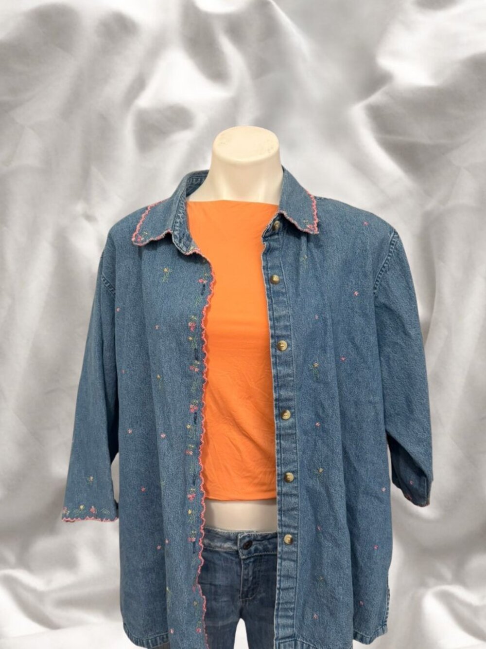Vintage YJ Woman Floral Embroidered Denim Shirt - Size 2X - Scalloped Pink Trim